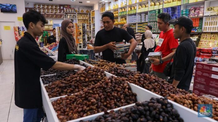 Ilustrasi jual beli kurma. (Foto: CNBC Indonesia)