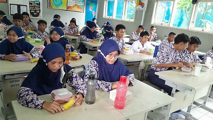 simulasi program makan siang gratis di SMP Negeri 2 Curug, Tangerang, Banten, Kamis 29 Februari 2024. (Foto: tirto.id/Faesal Mubarok)