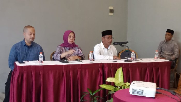 Pj Bupati Aceh Timur Mahyuddin saat memberikan sambutan dalam acara kunjungan kerja lapangan komisi pengarah program niscops indonesia di Aceh Timur, Jumat (1/3).