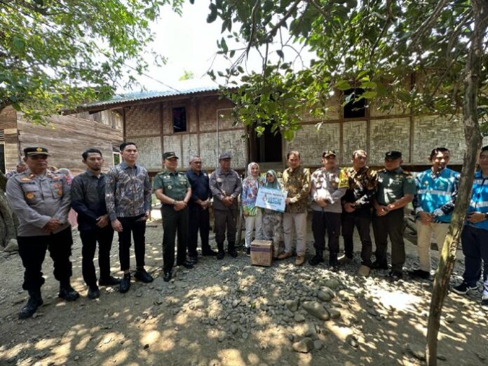 Peluncuran simbolis program 