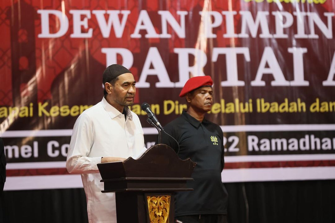 Ketua Umum PA KPA, Mualem, saat memberikan kata sambutan di Acara Buka Bersama DPP PA. (Foto: Dok. Instagram muzakkirmanaf1964)