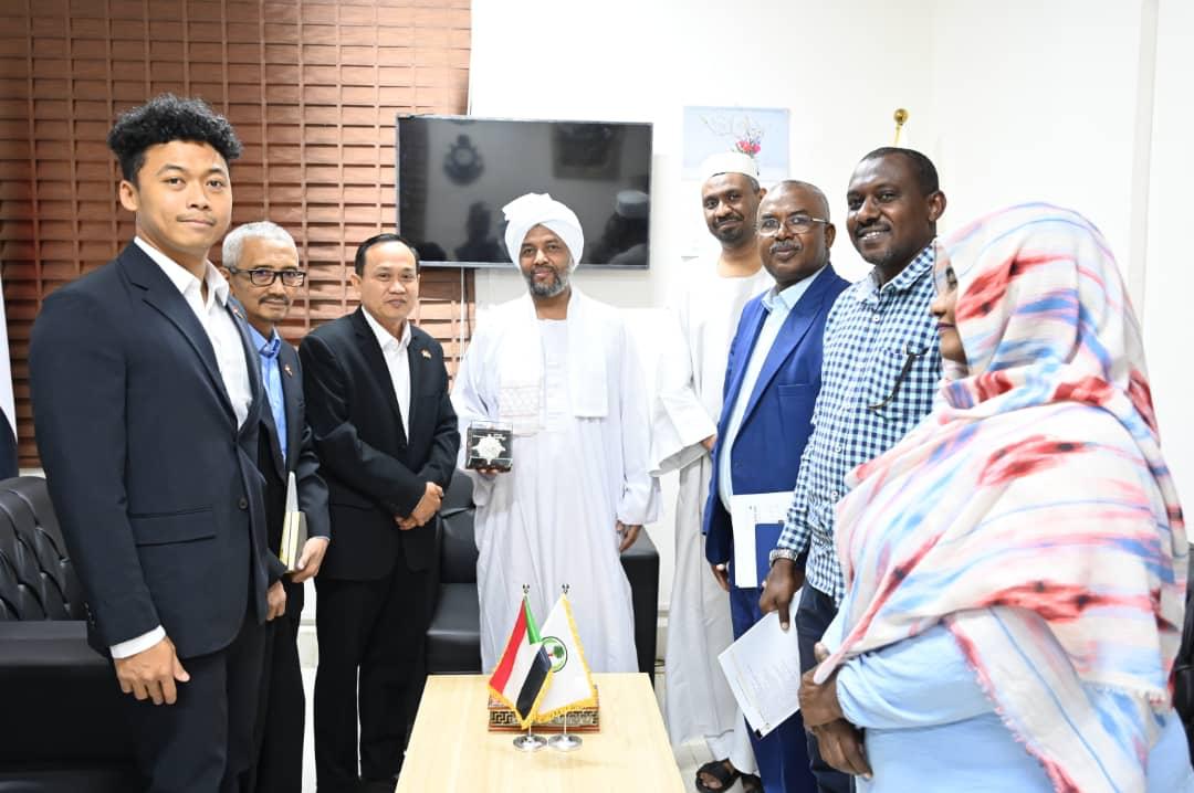 Dubes RI untuk Sudan, Sunarko, melakukan pertemuan koordinasi yang dilakukan dengan Menteri Kesehatan Sudan, Dr. Haitham Mohamed Ibrahim. (Foto: kemlu.go.id)