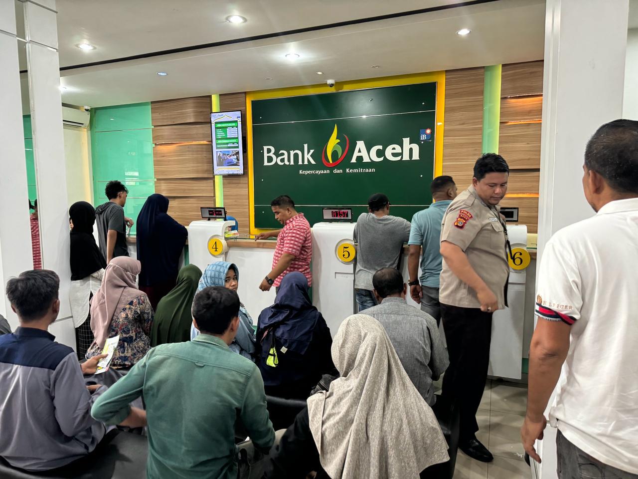 Pelayanan Bank Aceh. (Foto: Dok. Pribadi)