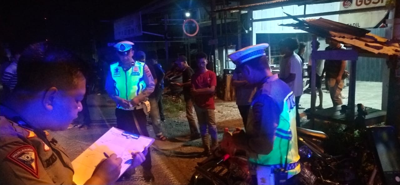Polisi Tangani Kasus Tabrakan di Peukan Bada. (Foto: Dok. Pribadi)