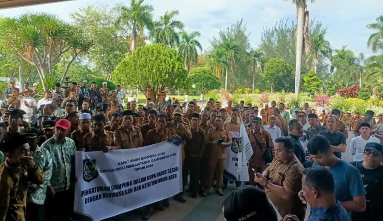 Ratusan Kepala Desa di Aceh Demo Tuntut Perubahan Masa Jabatan Sesuai UU Desa. (Foto: Nukilan)