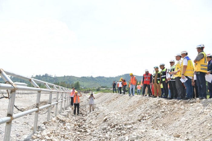 Rombongan Pj Gubernur Aceh Bustami Hamzah meninjau pembangunan Venue Pacuan Kuda di Aceh Tengah. (Foto: Humas Aceh)