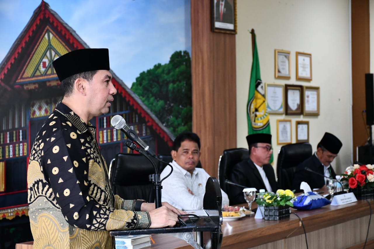 Pj Sekretaris Kota Banda Aceh, Wahyudi membuka secara resmi acara Musyawarah Ulama Kota Banda Aceh 2024. (Foto: Humas Aceh)