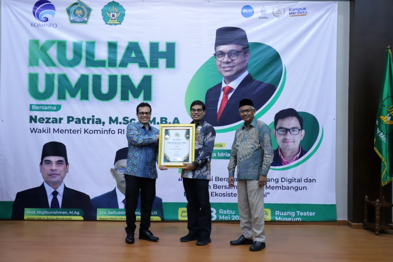 Wakil Menteri Kominfo RI, Nezar Patria dan Rektor UIN Ar-Raniry, Prof. Mujiburrahman. (Foto: Humas UIN Ar-Raniry)