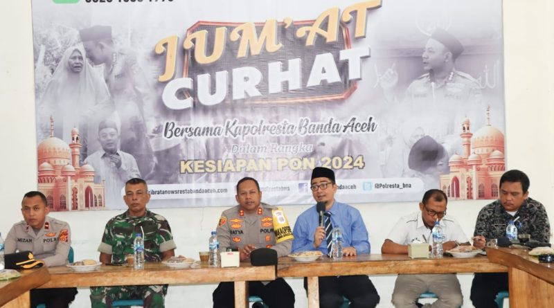 Kegiatan bertajuk “Jumat Curhat” dalam rangka Kesiapan PON XXI Aceh – Sumut di kawasan Blang Bintang. (Foto: Polresta Banda Aceh)