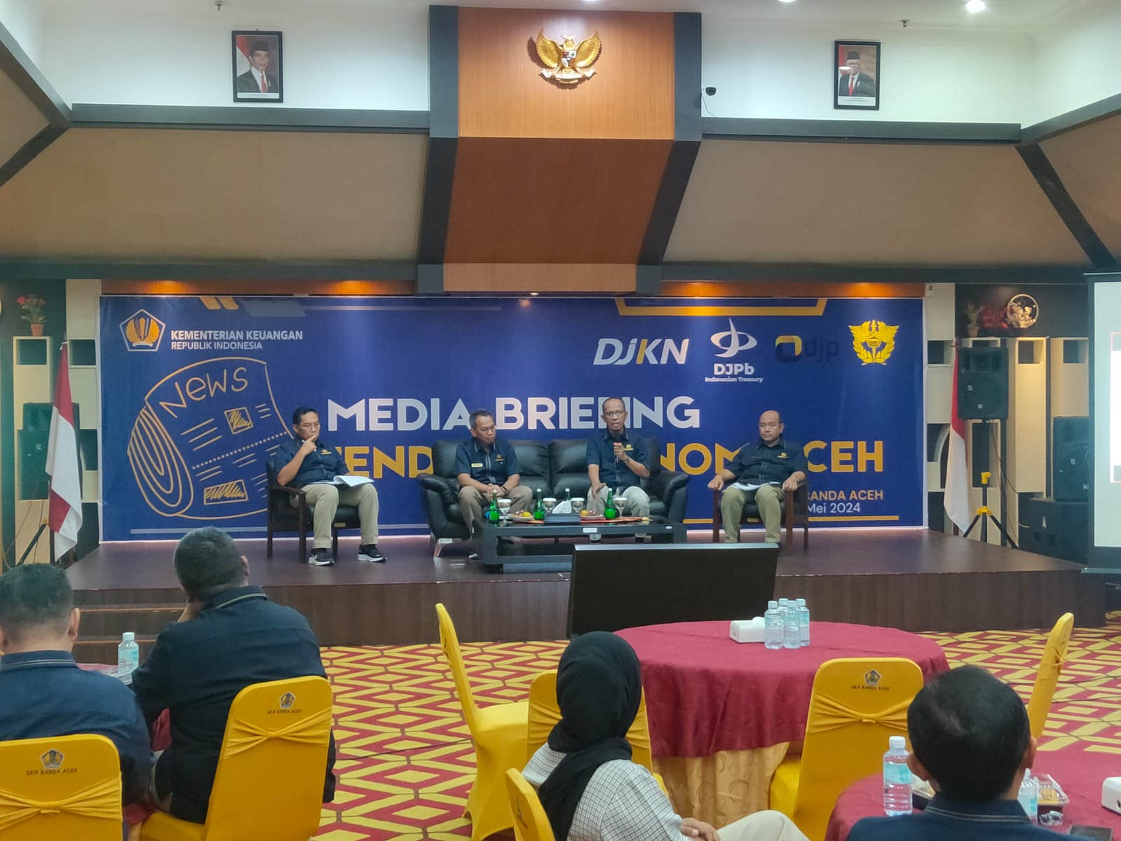 Kegiatan Media Briefing "Jendela Ekonomi Aceh" yang digelar Kemenkeu Satu Aceh di Gedung setempat. (Foto: Nukilan/Rezi)
