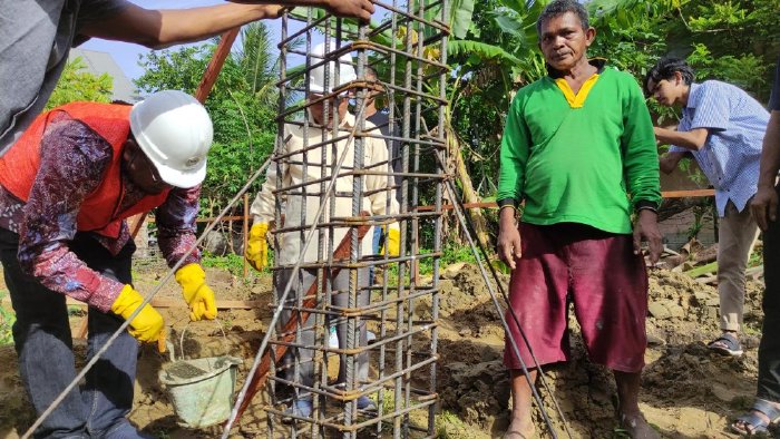 Proses Pembangunan Gedung Balai Nikah dan Manasik Haji KUA Darussalam, Aceh Besar. (Foto: Humas Aceh)