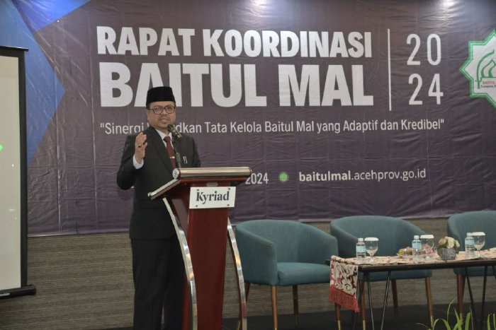Penjabat Sekretaris Daerah Aceh, Azwardi saat membuka Rapat Koordinasi Baitul Mal Aceh 2024. (Foto: Humas Aceh)