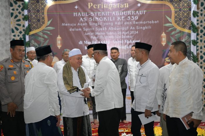Bustami Hamzah pada peringatan Haul ke-339 Syekh Abdurrauf As-Singkili, di Masjid Agung Singkil. (Foto: Humas Aceh)