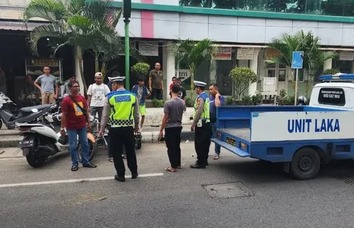 Petugas dari Unit Laka Lantas Polresta Banda Aceh telah menangani kasus tersebut setelah melakukan olah TKP. (Foto: Kilas Aceh)