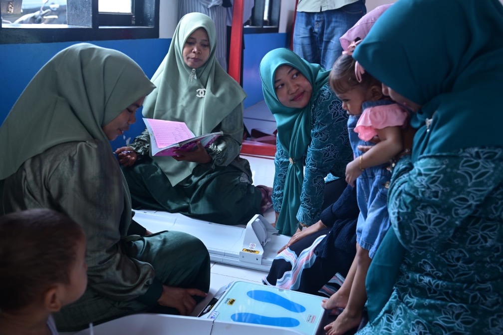 Cut Rezky Handayani Ajak Kader Posyandu Aceh Besar Perangi Stunting. (Foto: Humas Abes)