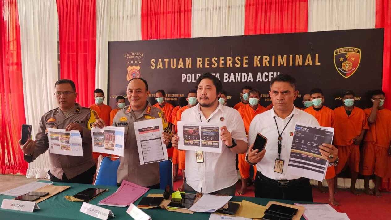 19 Pemain Judi Online Ditangkap di Banda Aceh, Terancam Hukuman Cambuk. (Foto: Viva)