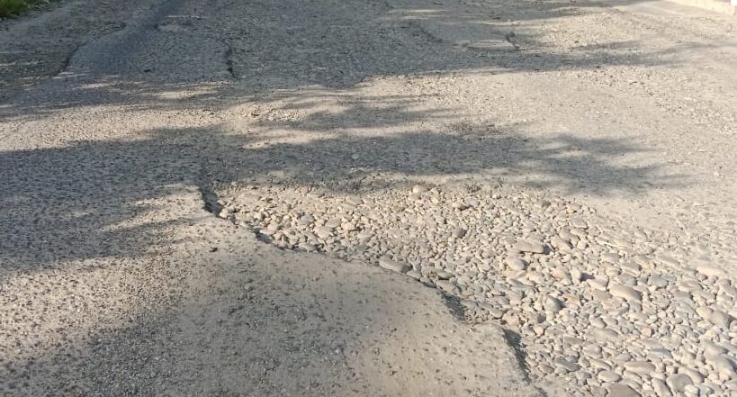 Potret kerusakan jalan lintas Kluet Utara-Kluet Tengah. (Foto: Dok. Warga)