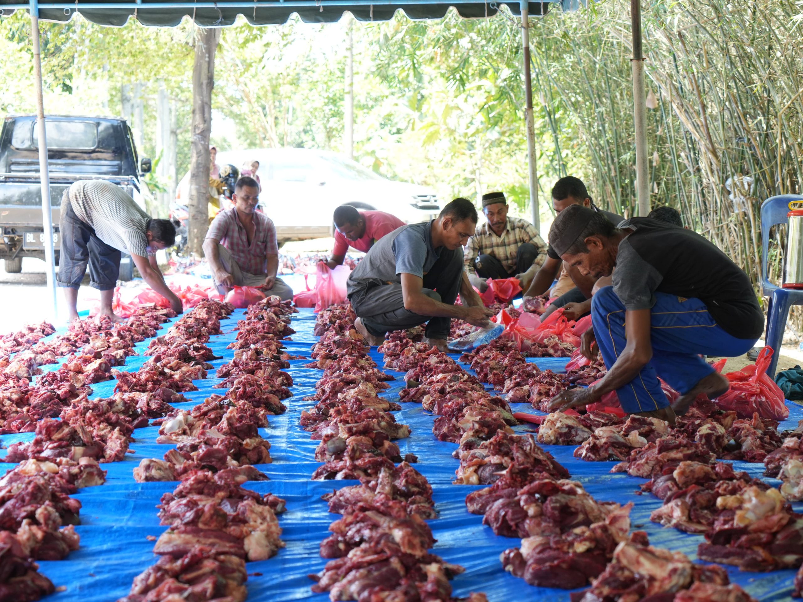 Kemenkumham Aceh Salurkan Ratusan Paket Daging Kurban pada Hari Raya Idul Adha. (Foto: Berita satu)