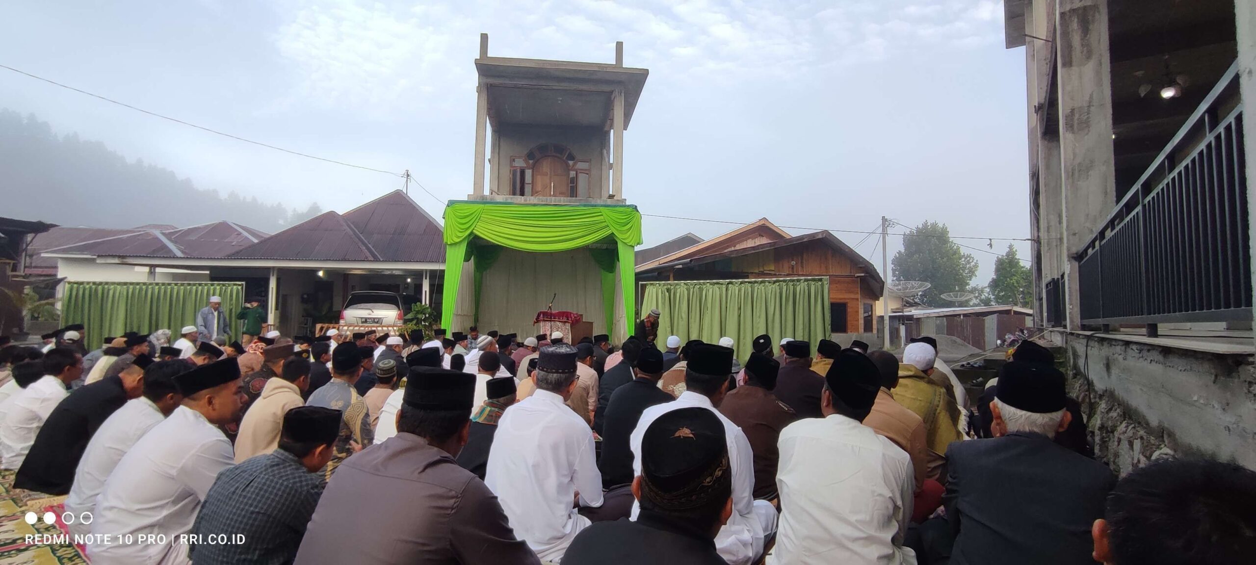 arga Muhammadiyah di Takengon mengikuti shalat idul adha di masjid At Taqwa Tansaril, Bebesen. (Foto: Dok RRI tahun 2023)