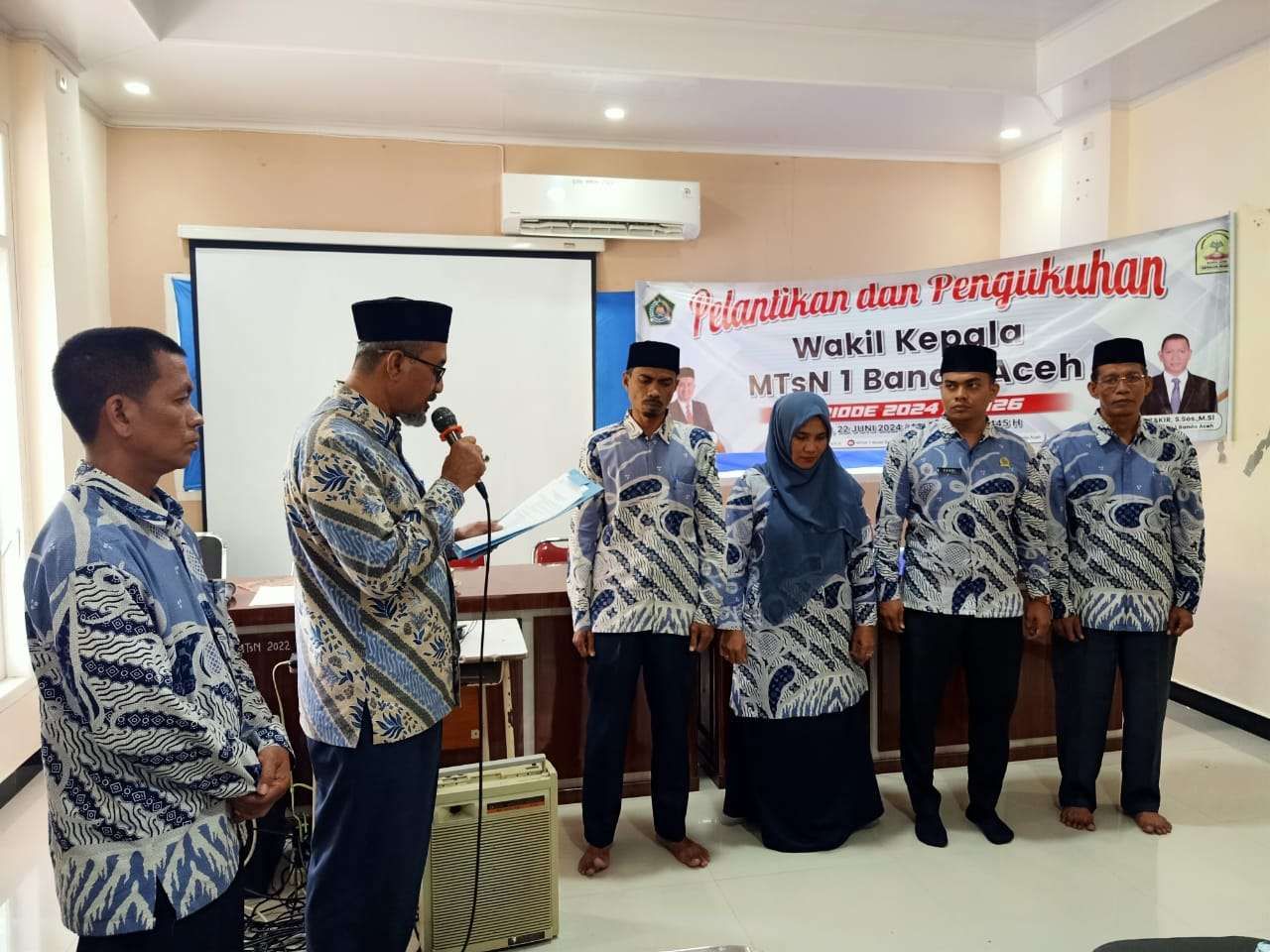 Kepala MTsN 1 Banda Aceh Lantik Empat Wakil Kepala Madrasah Baru untuk Periode 2024-2026. (Foto: RRI)