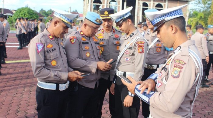 Polres Aceh Jaya Razia Handphone Anggota Guna Cegah Judi Online di Kalangan Polisi. (Foto: Humas Aceh)