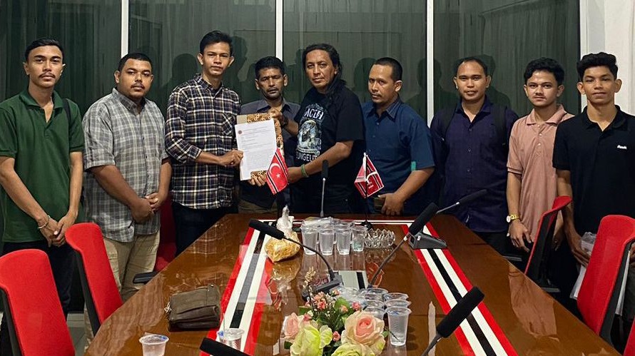 SPM-NA Serahkan Pernyataan Anti Korupsi ke DPP Partai Aceh. (Foto: Dok. Pribadi)