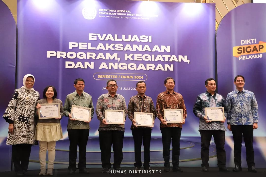 Dipimpin Prof Ishak, UTU Raih Penghargaan IKU 3 Kemendikbudristek