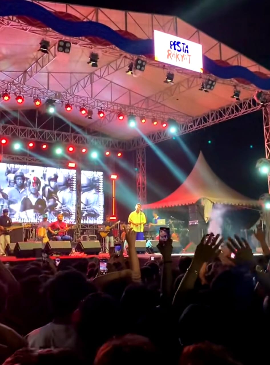 Antusiasme penggemar Fourtwnty dalam Pesta Rakyat My Pertamina. (Foto: Nukilan)