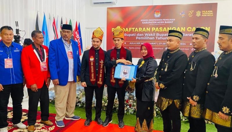 Berkas Pencalonan Tarmizi-Said Fadheil Lengkap, Resmi Diterima KIP Aceh Barat. (Foto: ANTARA)