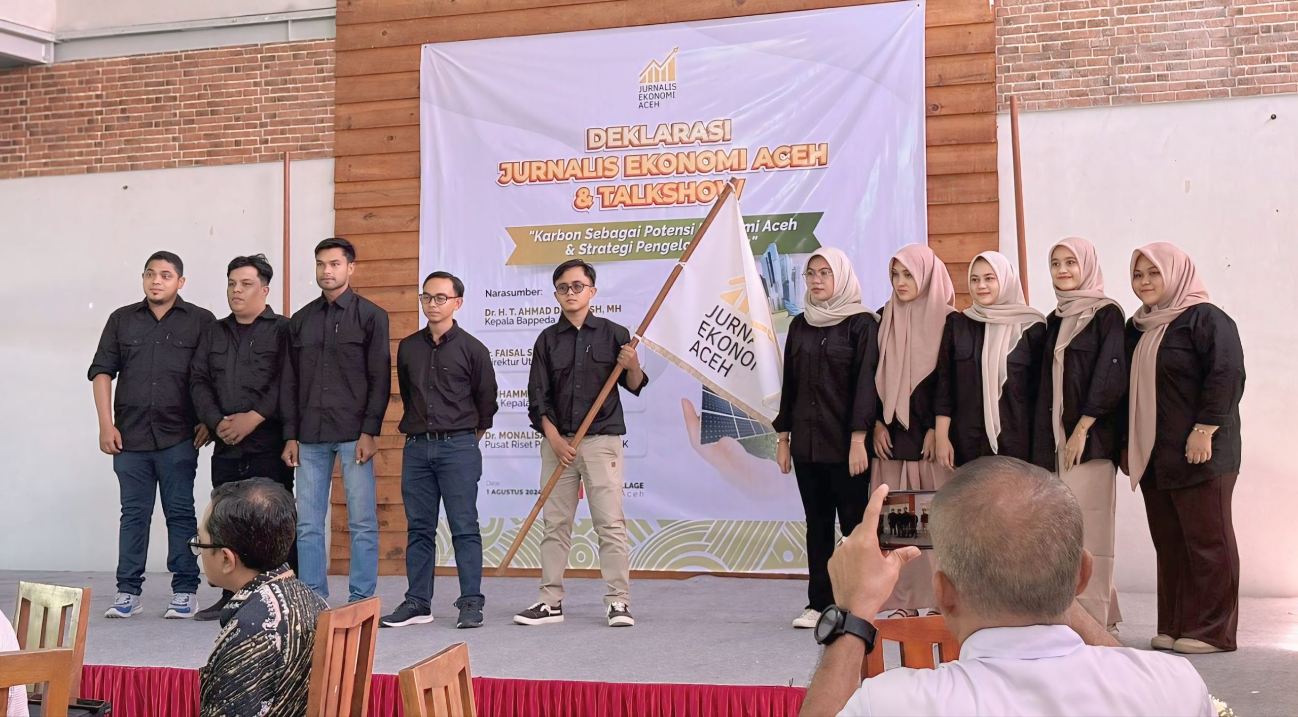 Sejumlah Pengurus Forum Jurnalis Ekonomi Aceh Dilantik. (Foto: For Nukilan)