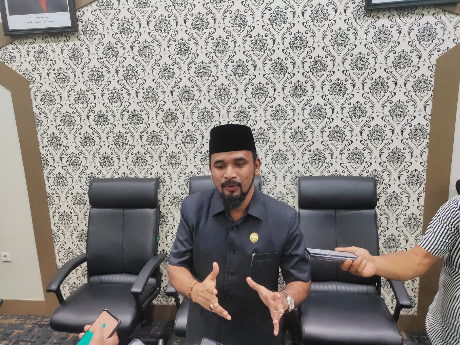 Ketua Komisi I DPRA, Iskandar Usman Al-Farlaky. (Foto: Nukilan/Rezi)