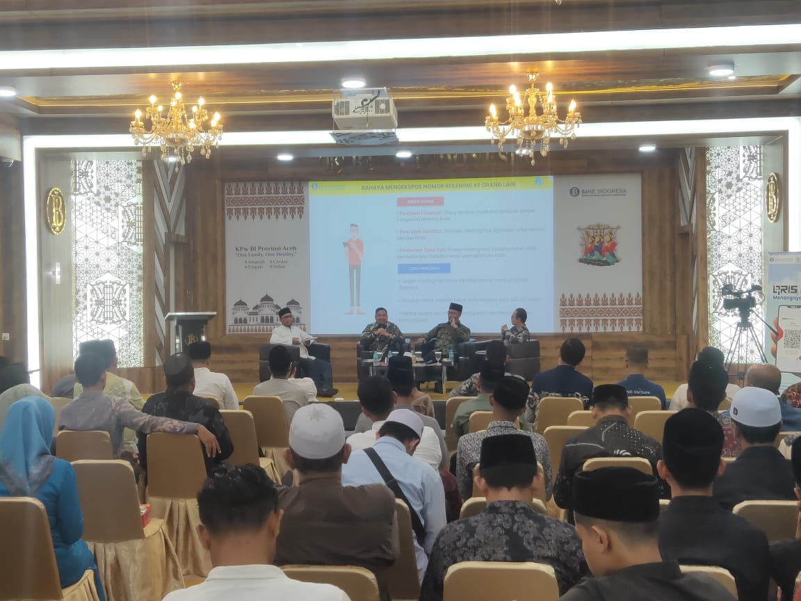 Kegiatan Sosialisasi-Edukasi QRIS dan Pelindungan Konsumen (PK) dengan melibatkan Ulama dan Dayah yang berlangsung di Auditorium Teuku Umar, kantor BI Aceh, Banda Aceh pada Kamis 15 Agustus 2024. (Foto: Nukilan/Rezi)