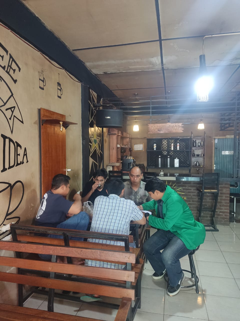 Dosen Universitas Teuku Umar Teliti Dampak Geopolitik pada Warung Kopi di Aceh Tengah. (Foto: For Nukilan)