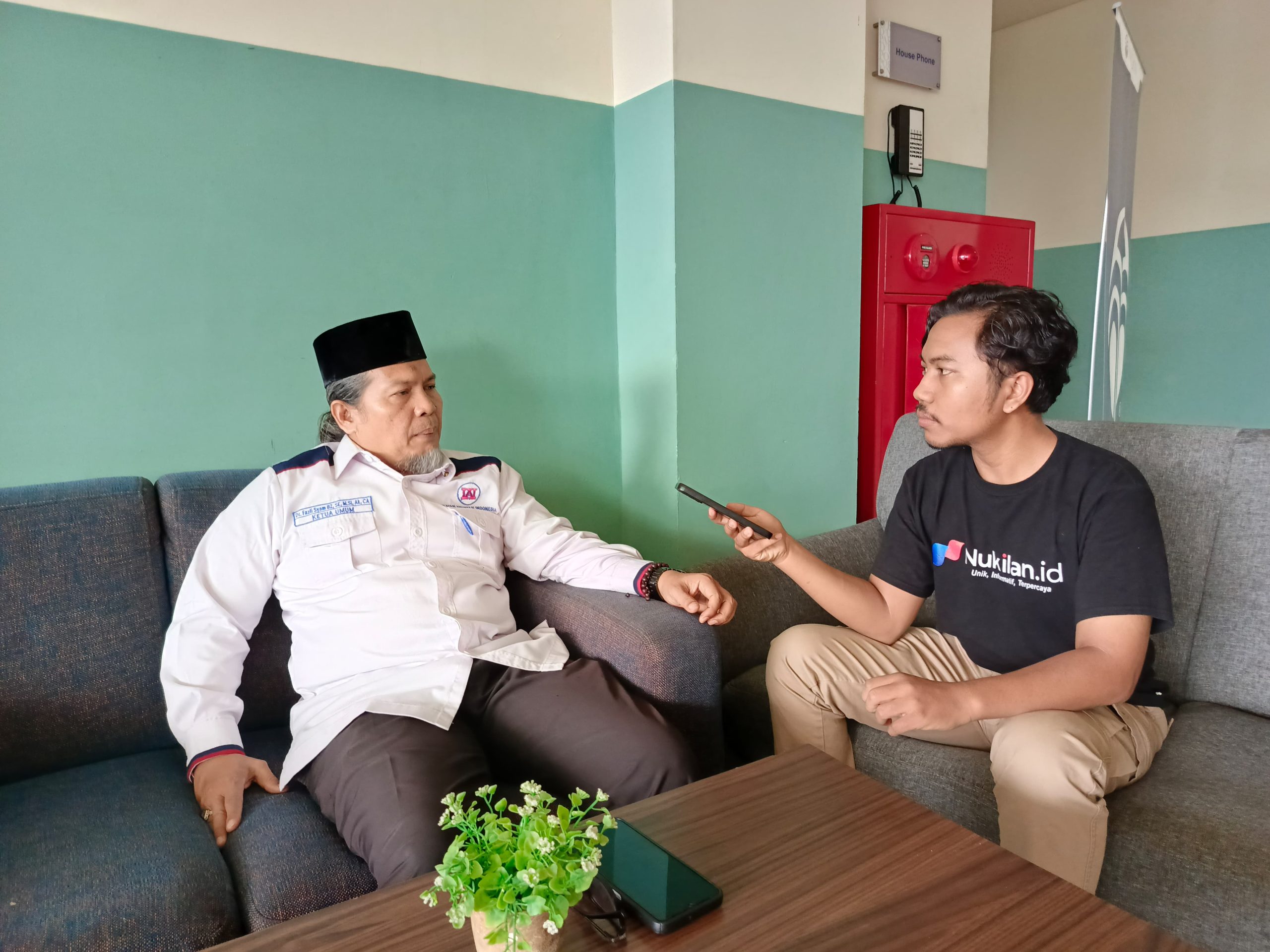 Ketua Ikatan Akuntan Indonesia Wilayah Aceh, Dr. Fazli Syam BZ, SE., M.Si., Ak., CA., Cert. DA., dalam sebuah wawancara bersama Nukilan.id baru-baru ini. (Foto: Nukilan)