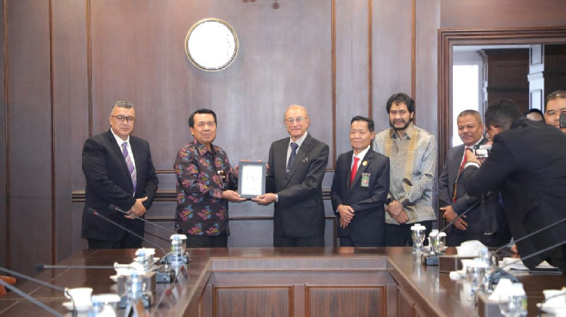 Wali Nanggroe Temui Ketua MA, Bahas Penguatan Mahkamah Syar’iyah Aceh. (Foto: MC Aceh)