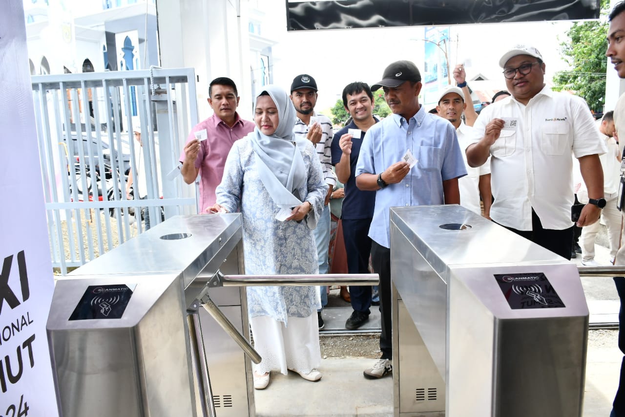 Pj Wali Kota Banda Aceh Resmikan Sistem Retribusi Online. (Foto: Pemko BNA)