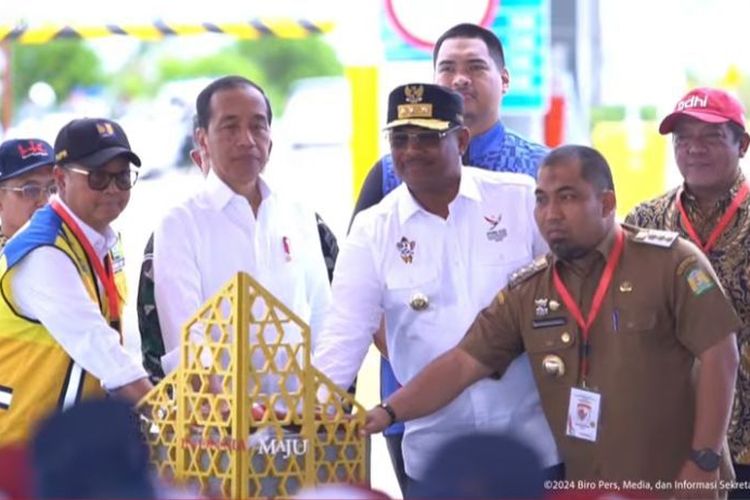 Jokowi Resmikan 4 Ruas Tol Sigli-Banda Aceh. (Foto: Kompas)