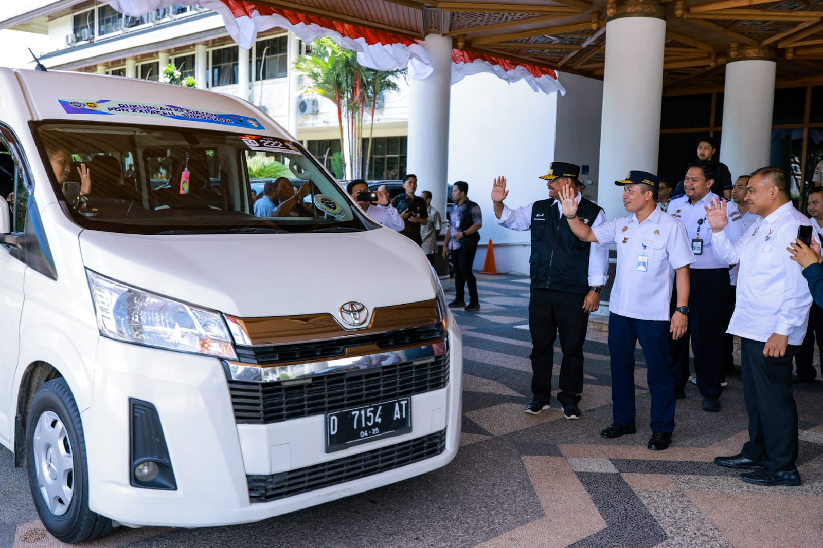 Pj Gubernur Aceh Terima 480 Unit Kendaraan Bantuan Kemenhub RI untuk PON XXI Wilayah Aceh. (Foto: For Nukilan)