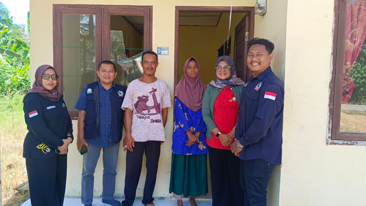 Pemkab Aceh Besar Serahkan Wanita Terlantar ke Aceh Tamiang. (Foto: Dinsos Aceh Besar)
