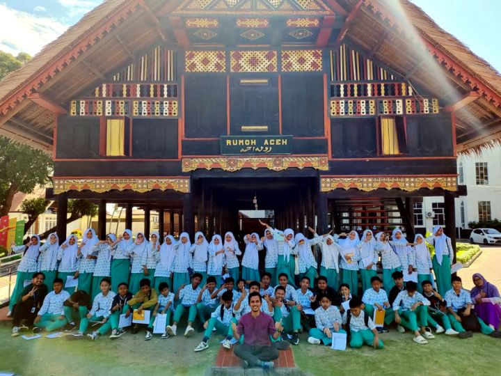 School Visit ke Museum Aceh, Siswa SMP Sukma Bangsa Pidie Diajari Cinta Sejarah. (Foto: Dok. Sukma Bangsa Pidie)