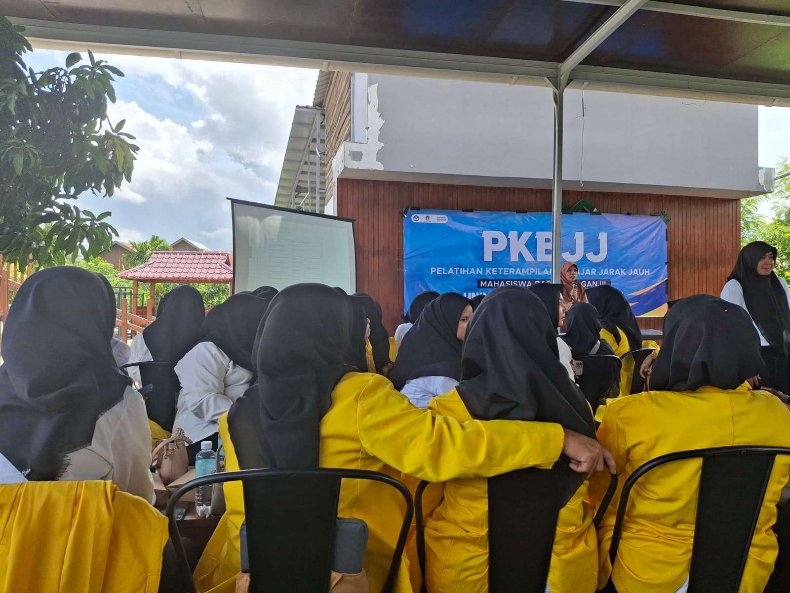 UT Aceh Selenggarakan Pelatihan Keterampilan Belajar Jarak Jauh untuk Mahasiswa Baru 2024. (Foto: Nukilan)