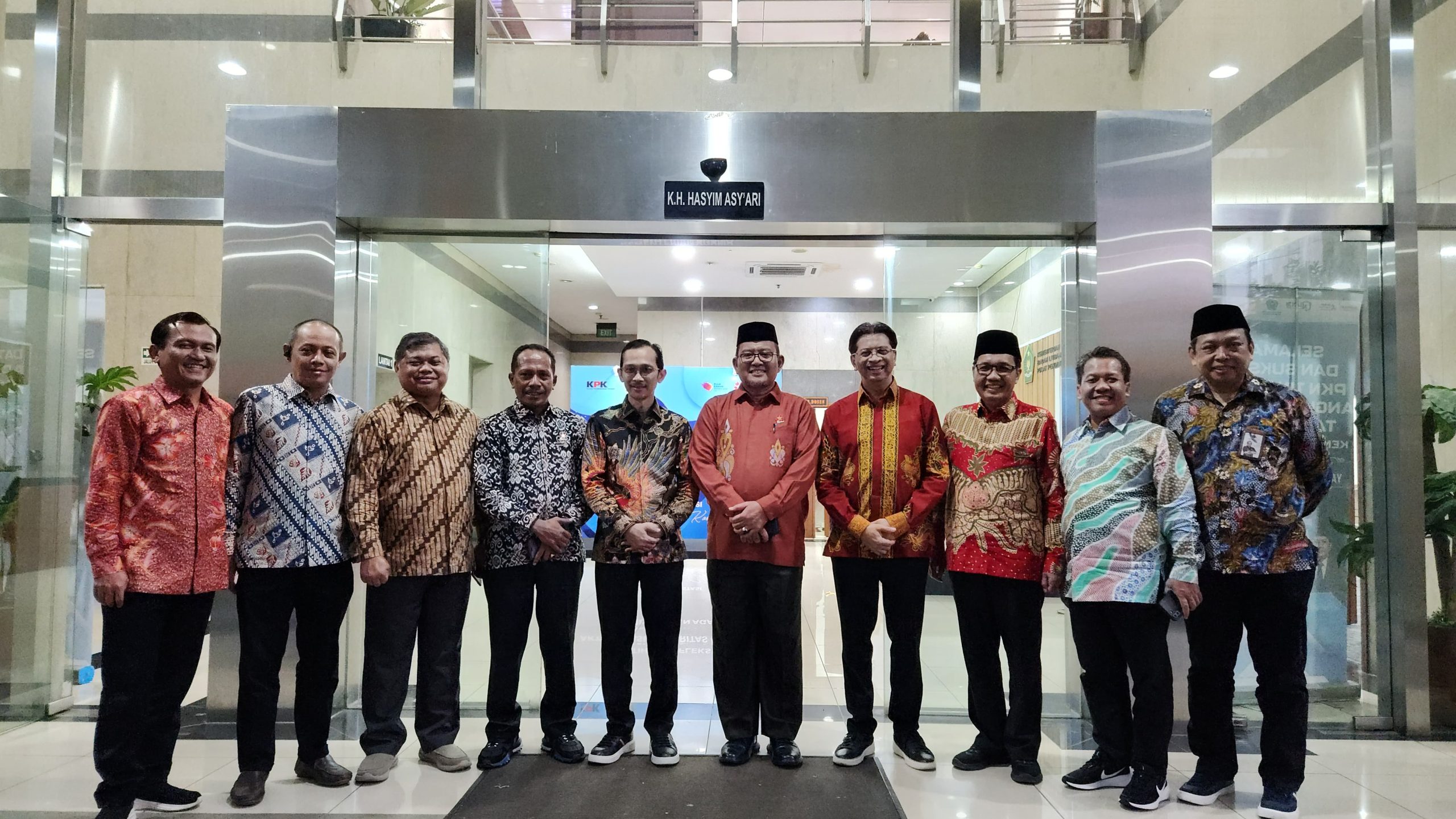 Kakanwil Kemenag Aceh Ikuti Penutupan PRESTASI Bersama Gus Adung dan Irjen Faisal. (Foto: Kemenag Aceh)