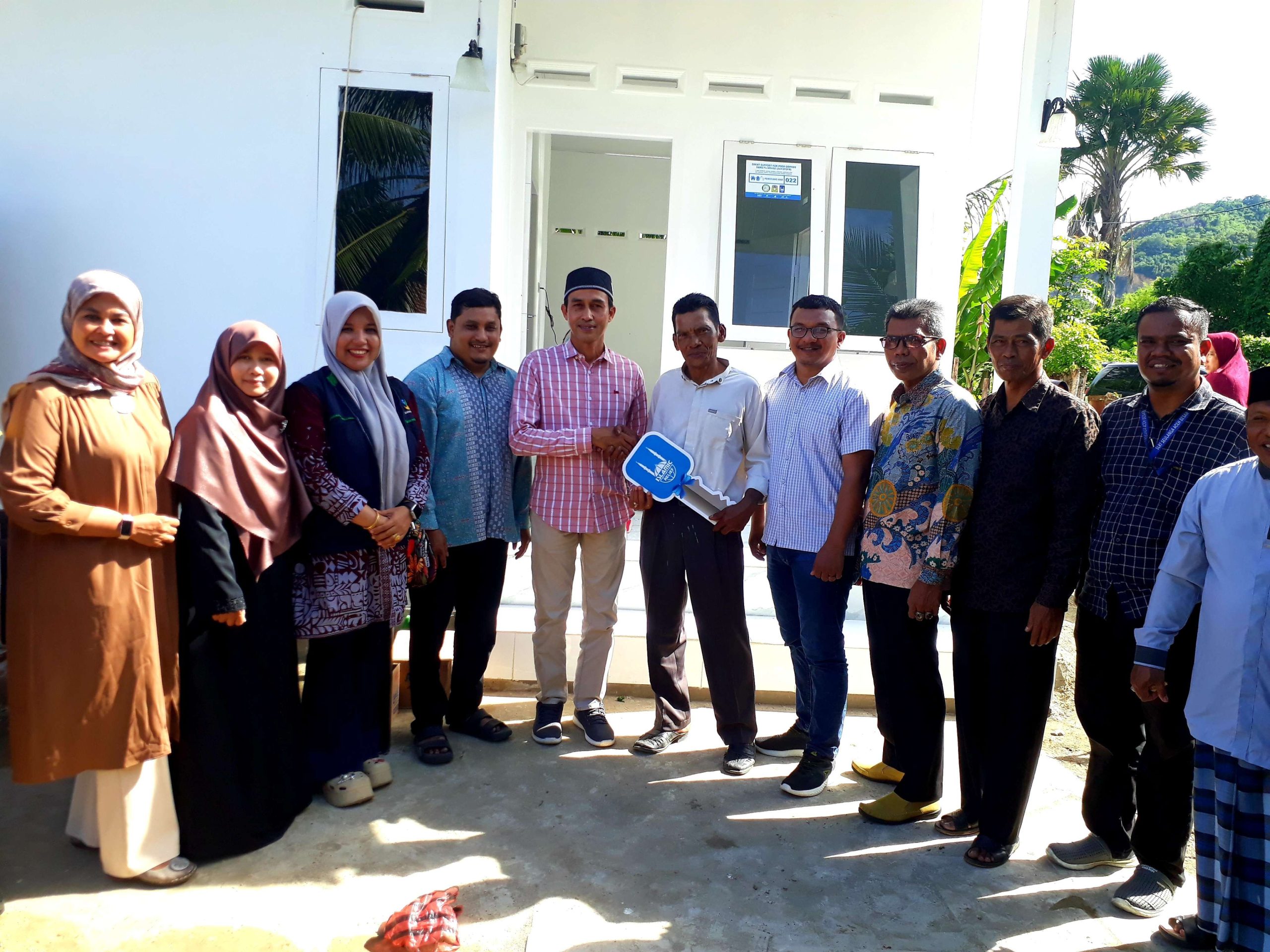 BM Aceh Besar dan Islamic Relief Salurkan Rumah Tahan Gempa untuk Warga Peukan Bada. (Foto: RRI)