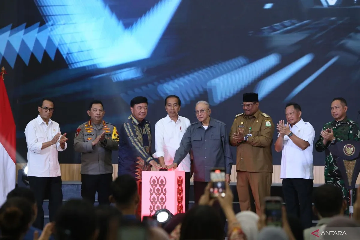 Presiden Jokowi Resmikan Gedung Anak Muda Aceh Unggul Hebat Amanah di Aceh Besar. (Foto: ANTARA)