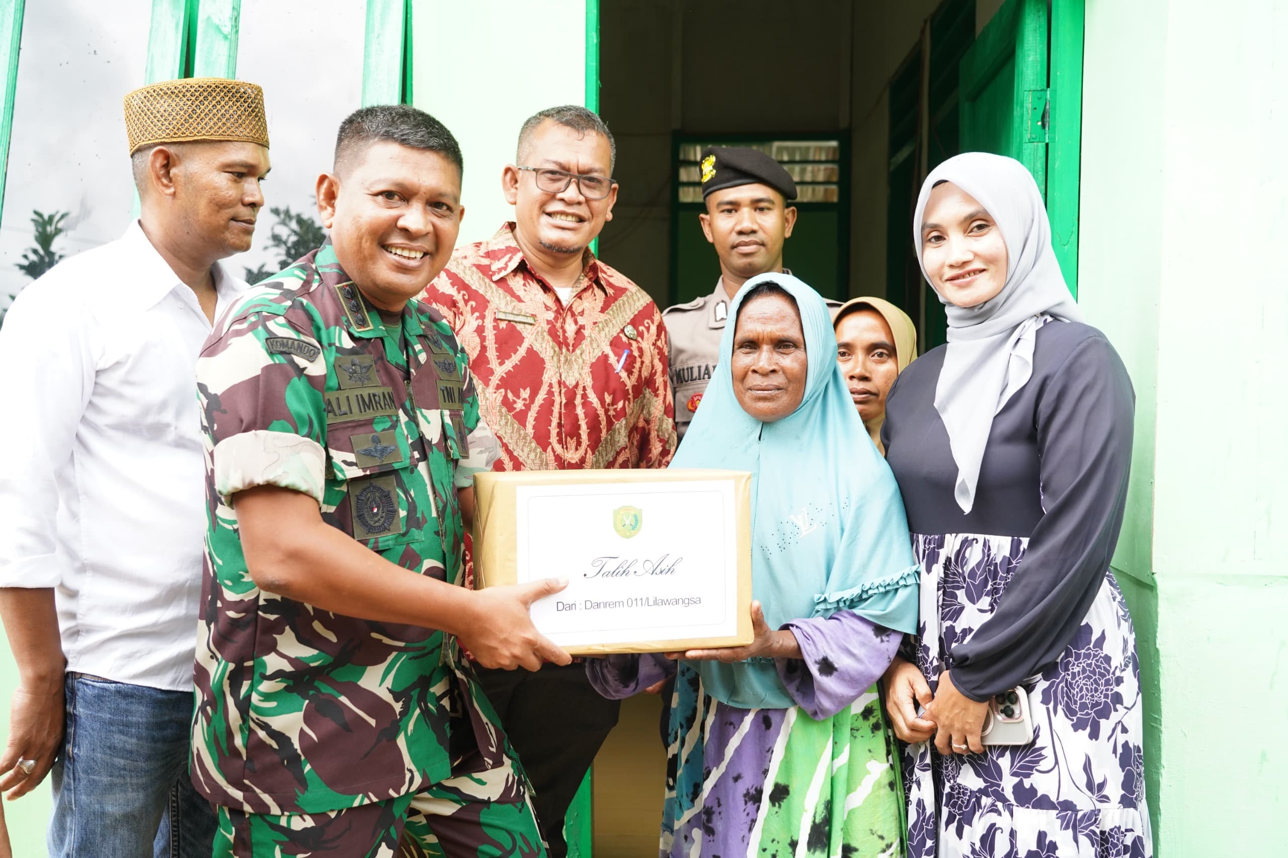 Danrem Lilawangsa Serahkan Dua Rumah untuk Warga Pedalaman Aceh. (Foto: For Nukilan)