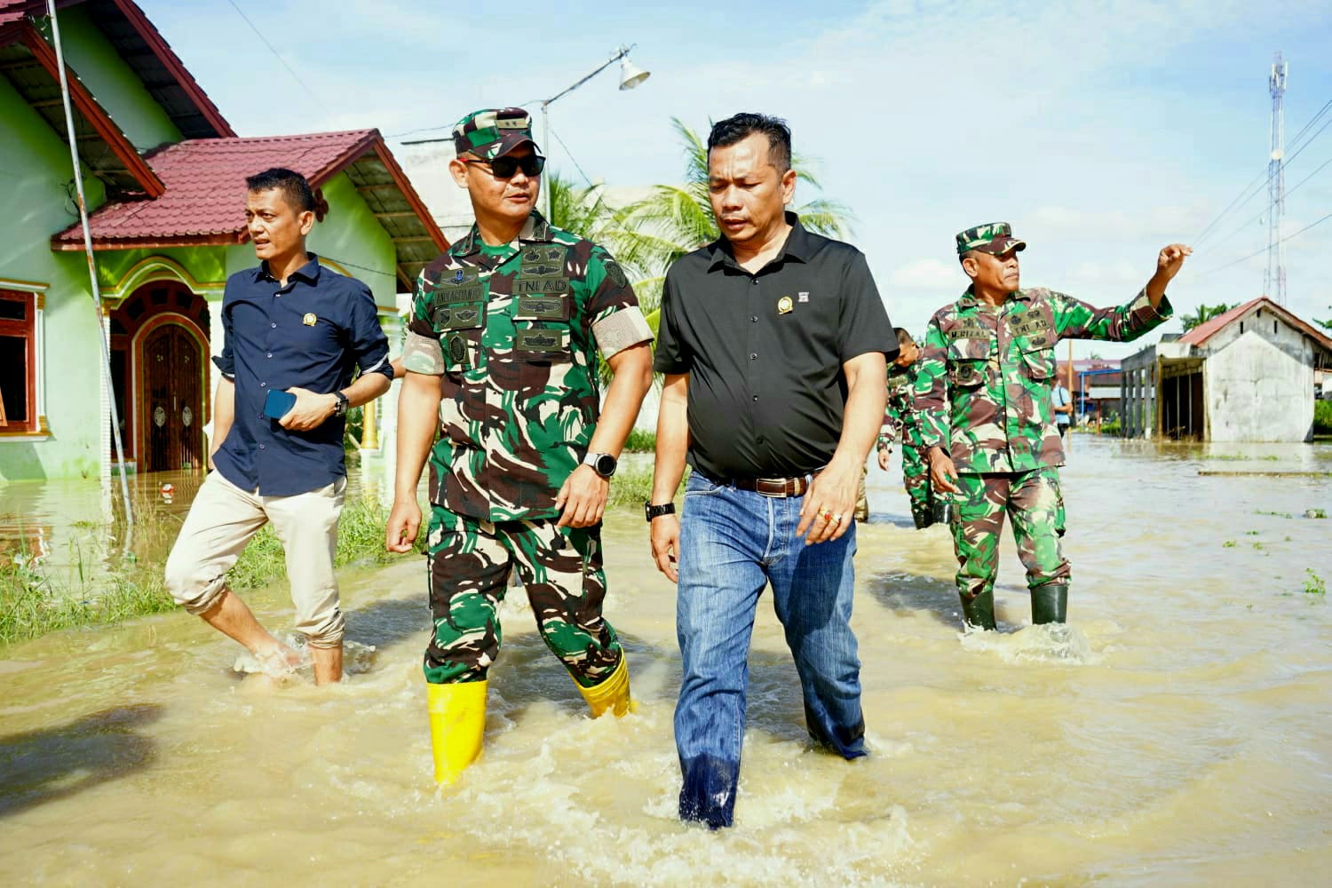 Tanggul Jebol, Ratusan Rumah di Aceh Tamiang Terendam Banjir. (Foto: Nukilan)