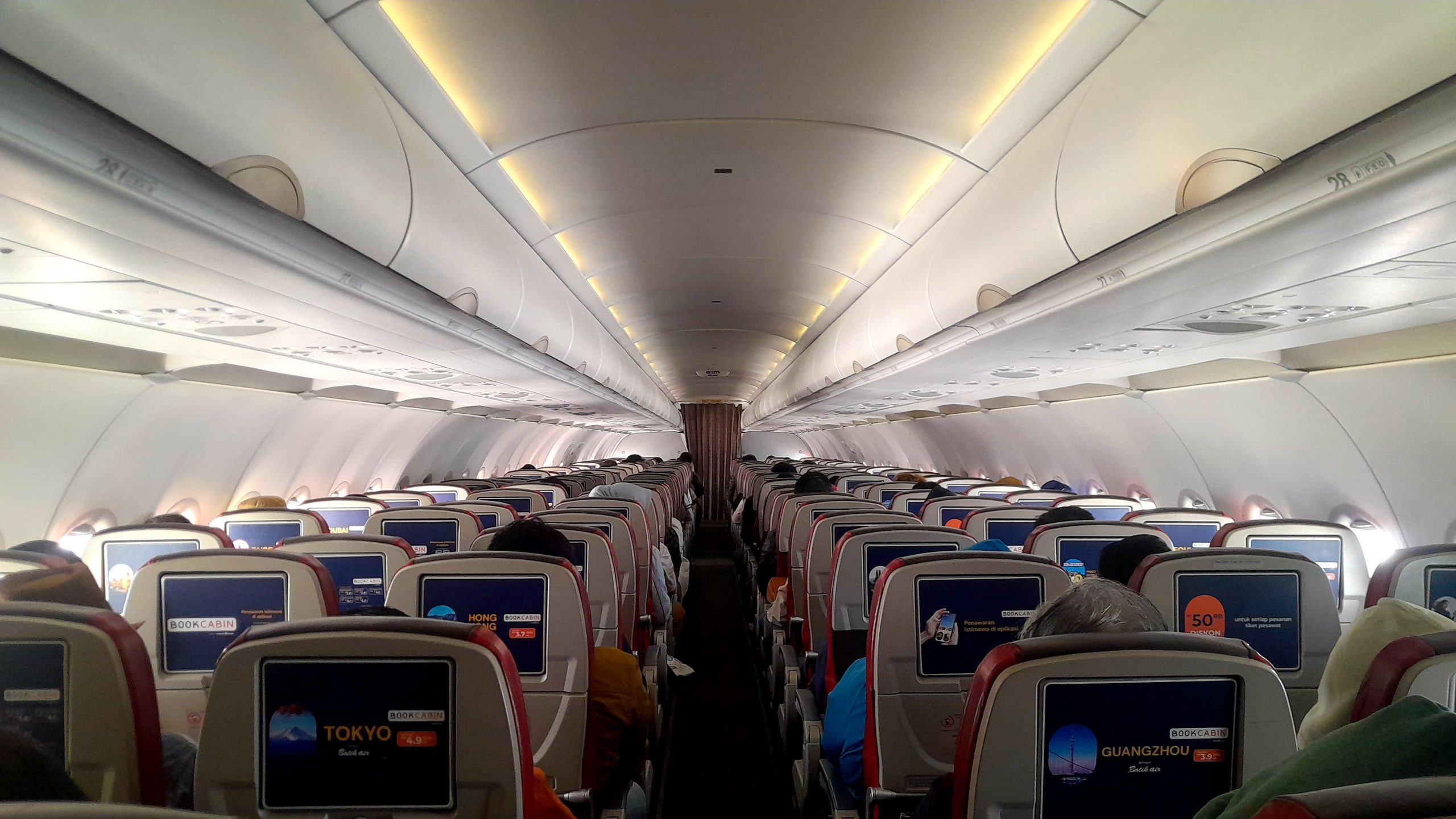 Suasana kabin ekonomi Pesawat Batik Air. (Foto: Nukilan)