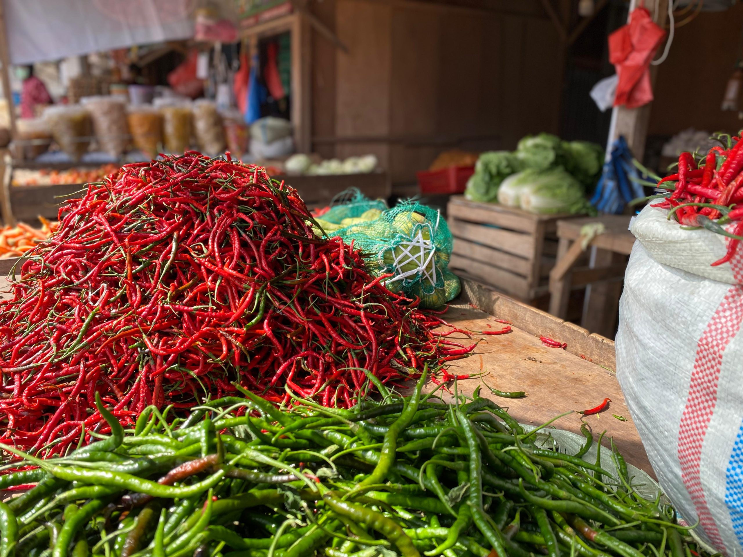 Cabai merah di Pasar Al-Mahirah Lamdingin,  Banda Aceh. (Foto: Nukilan/Rezi)