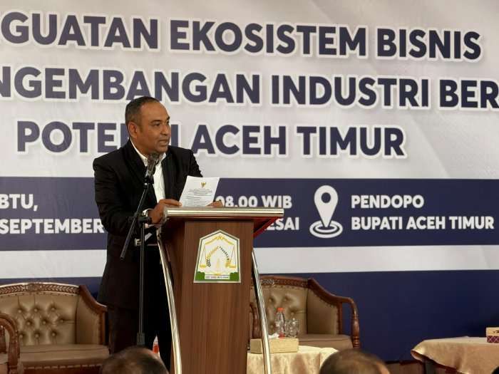 Penjabat Bupati Aceh Timur, Amrullah M. Ridha, saat membuka Seminar Nasional yang digelar oleh Kadin. (Foto: Humas)