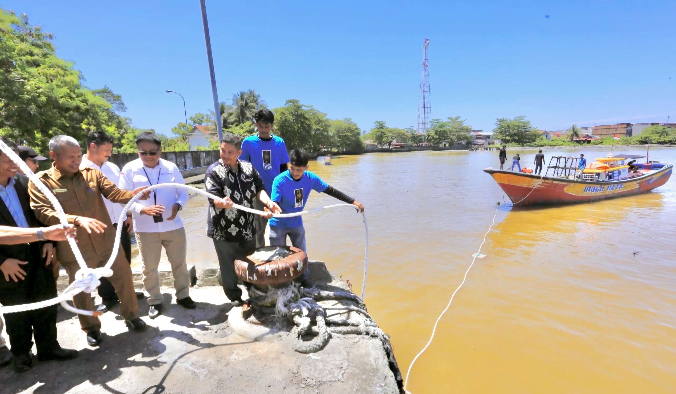 Kepala BI Aceh Lepas Rumpon Ijuk di Aceh Barat. (Foto: RRI)